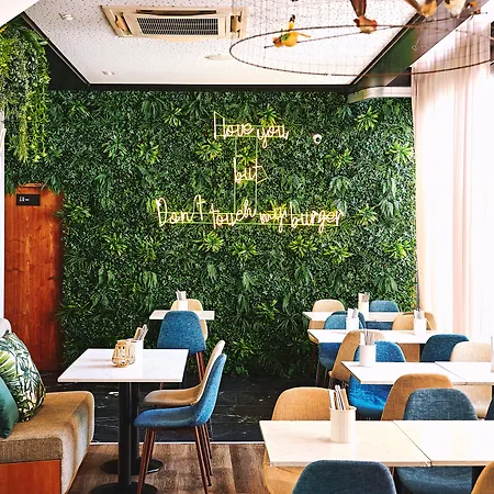 アパートホテル アポン プライム レジデンス 4*